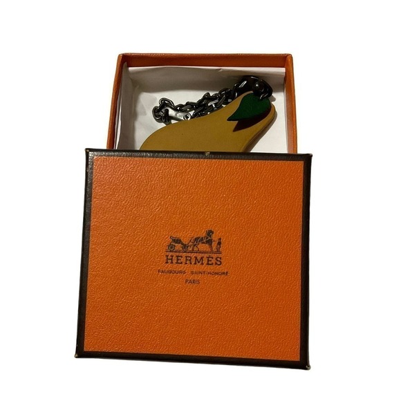 HERMES LOGO FRUIT MOTIF KEY CHAIN BAG CHARM LEATHER OCHER ACCESSORY BOXED - Picture 9 of 12